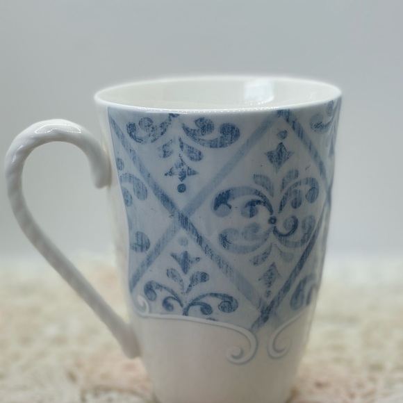 Lenox Swedish Trellis mug. - Picture 2 of 10